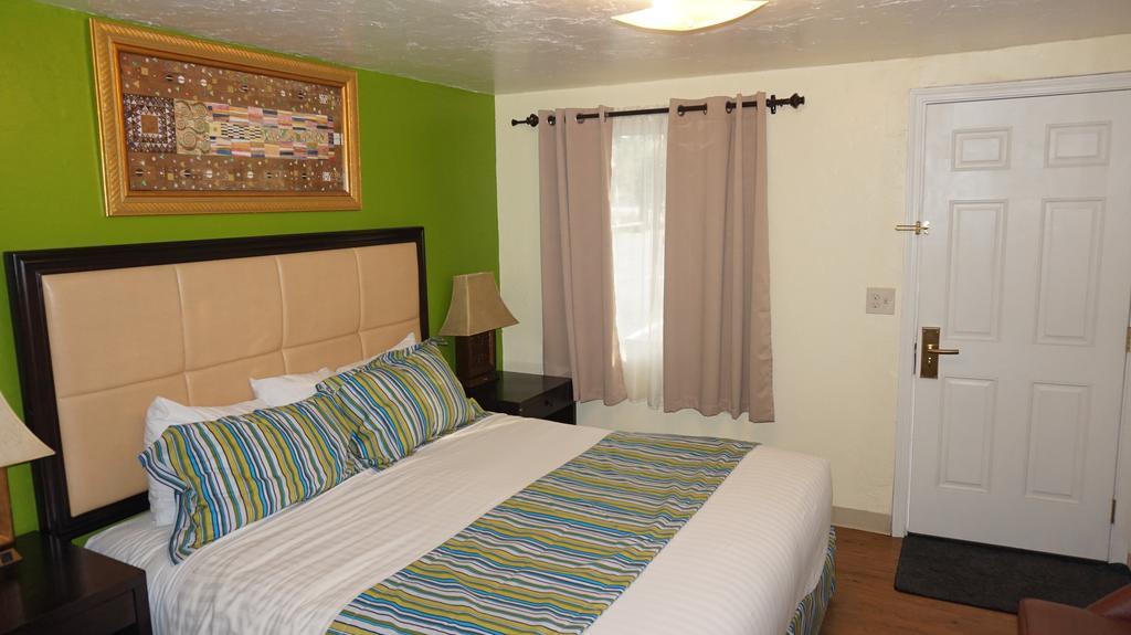 Eagle Crater Lake Inn Chemult Bagian luar foto