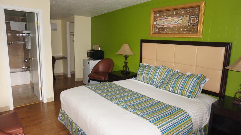 Eagle Crater Lake Inn Chemult Bagian luar foto
