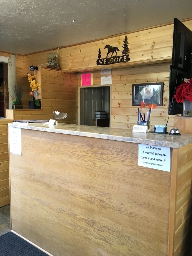 Eagle Crater Lake Inn Chemult Bagian luar foto