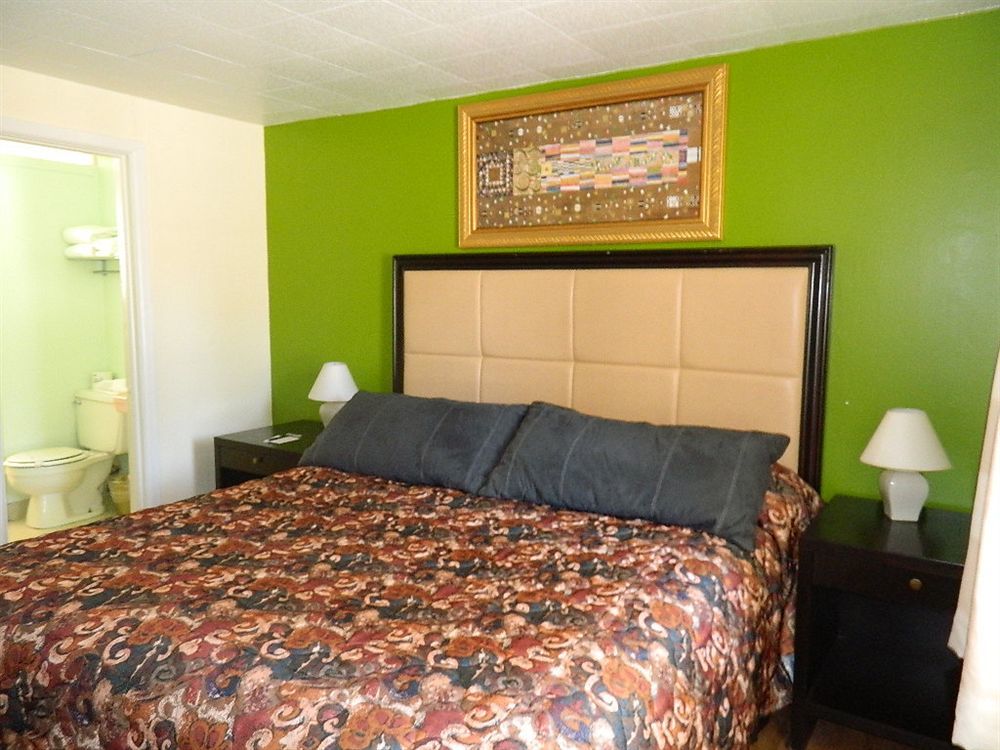 Eagle Crater Lake Inn Chemult Bagian luar foto