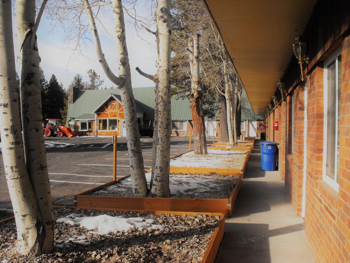 Eagle Crater Lake Inn Chemult Bagian luar foto