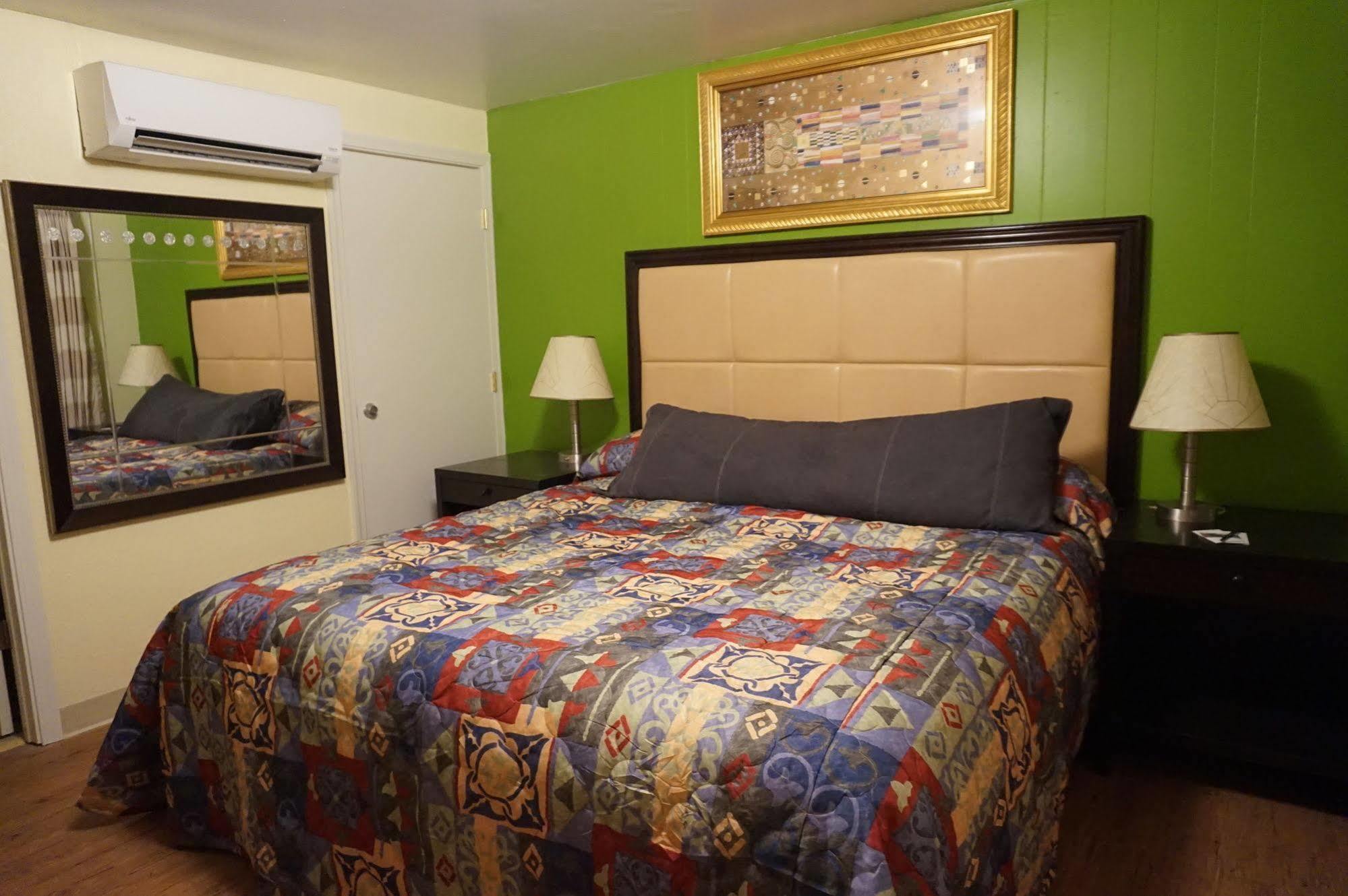Eagle Crater Lake Inn Chemult Bagian luar foto