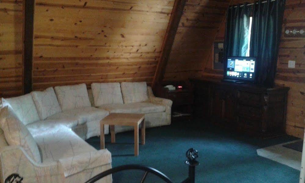 Eagle Crater Lake Inn Chemult Bagian luar foto