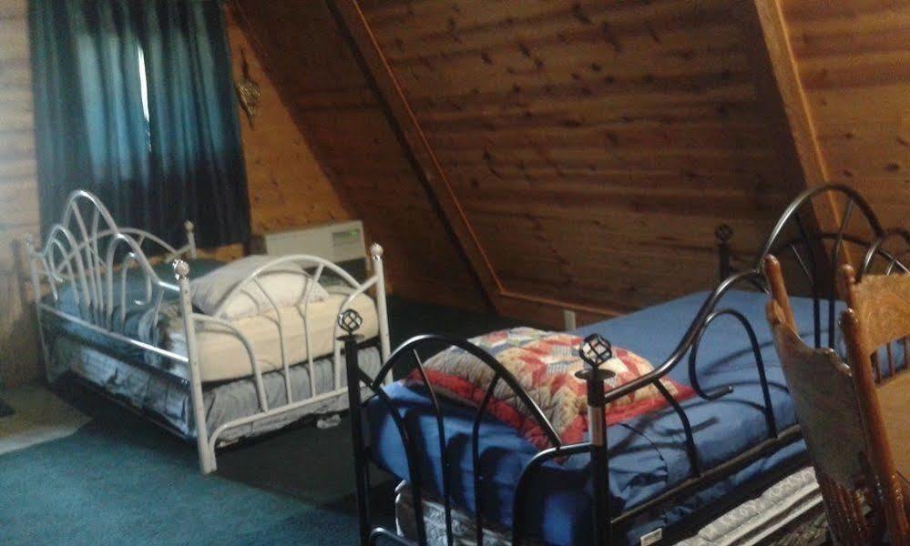 Eagle Crater Lake Inn Chemult Bagian luar foto