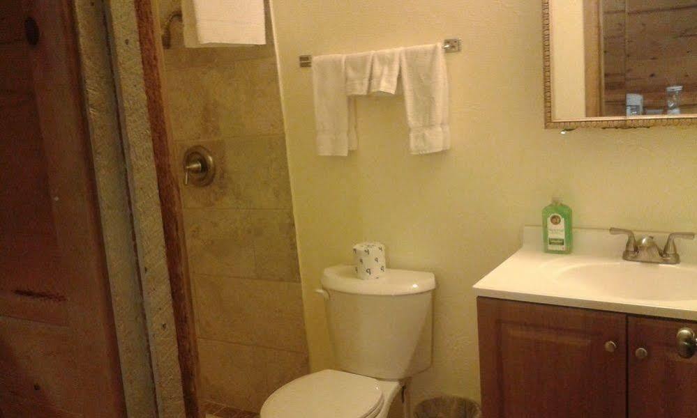 Eagle Crater Lake Inn Chemult Bagian luar foto