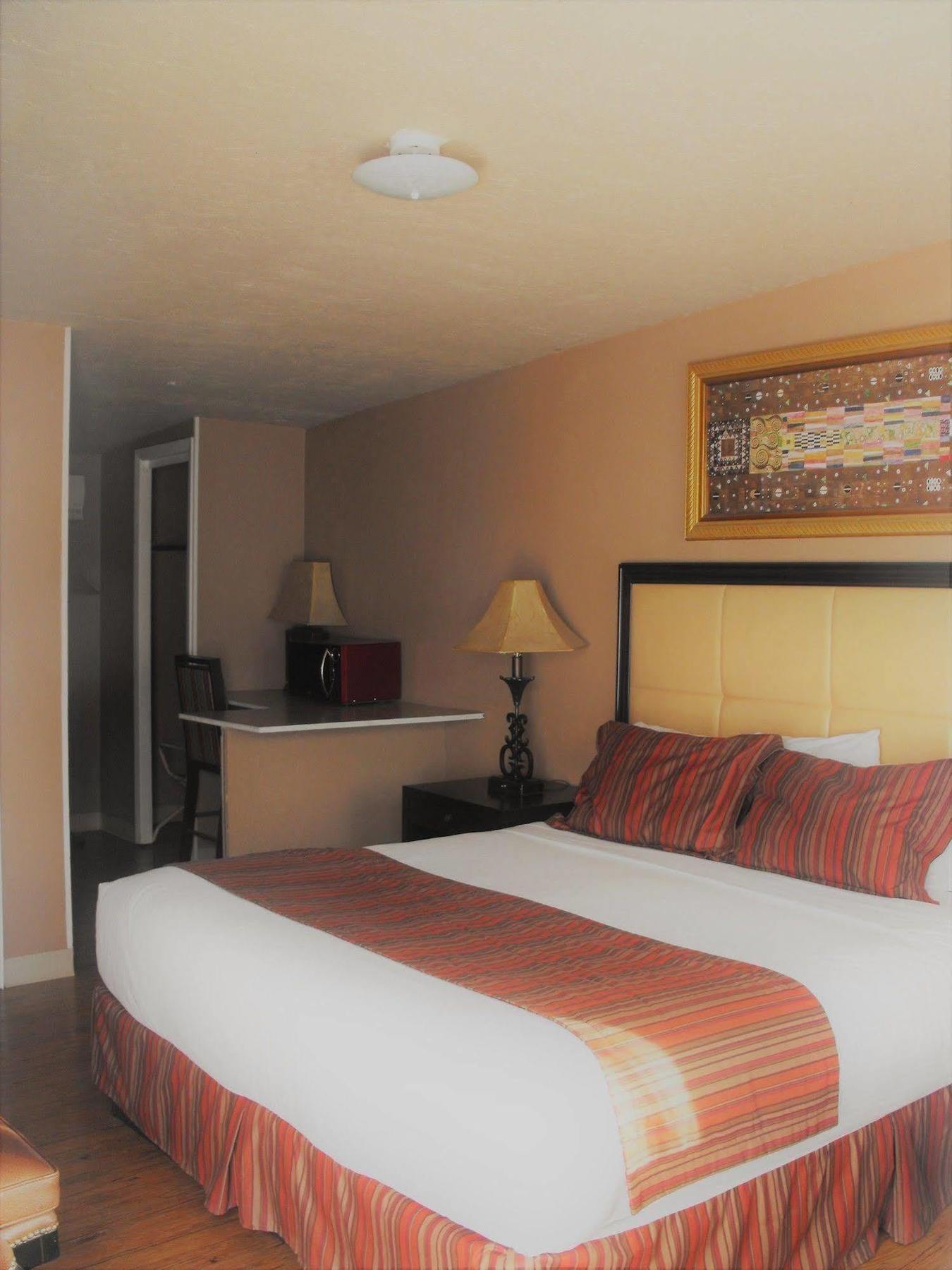 Eagle Crater Lake Inn Chemult Bagian luar foto